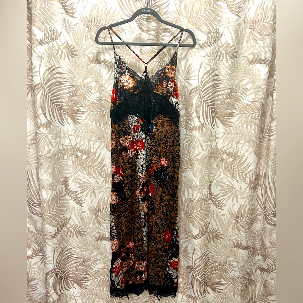 Beautiful free people lace dress. Never worn. Size medium